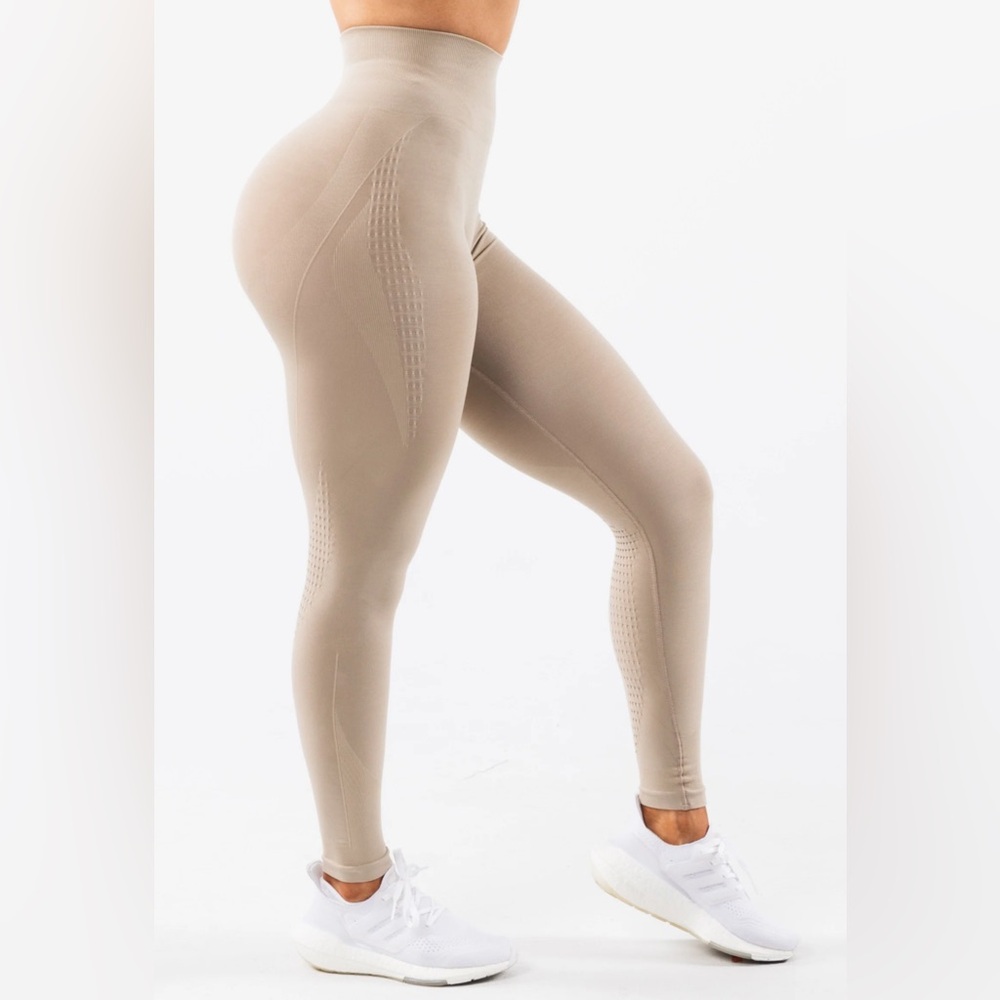Amplify Contour Leggings